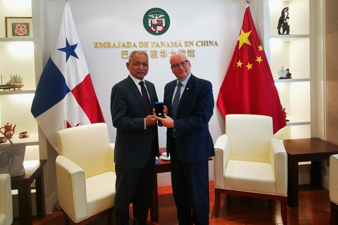陈宁副秘书长走访巴拿马共和国驻华使馆.jpg