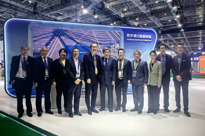 全球服务贸易联盟理事长姜增伟调研进博会服务贸易展区并与企业家座谈.jpg 全球服务贸易联盟理事长姜增伟调研进博会服务贸易展区并与企业家座谈.jpg